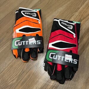 Cutters X40 Football Gloves in size M